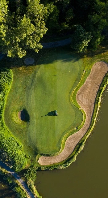 Golfplatz aus der Vogelperspektive
